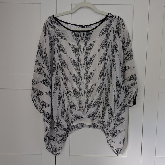 Bisou Bisou Geometric Top with Cami, Size L - Picture 1 of 4